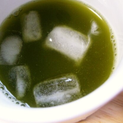 ☆今朝の１杯☆
粉末の緑茶パウダーで作りました。入れすぎて、かなり濃くなってしまいましたが、カテキンパワーをたっぷり頂戴致しました。
♪ごちそうさまでした♪